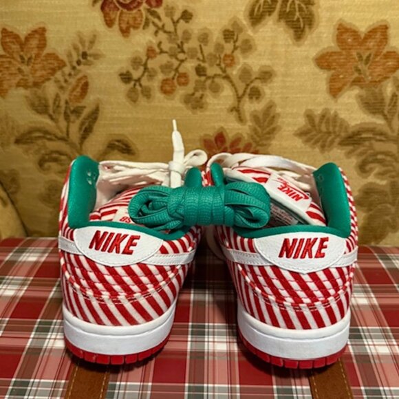 Nike SB Dunk Low Candy Cane Striped Tennis Shoe - Picture 10 of 16